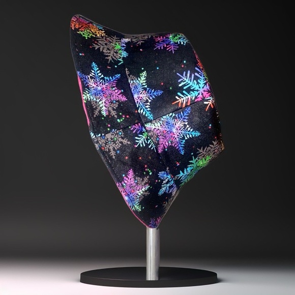 Colorful Snowflake Patterned Print Hat - Picture 2 of 8